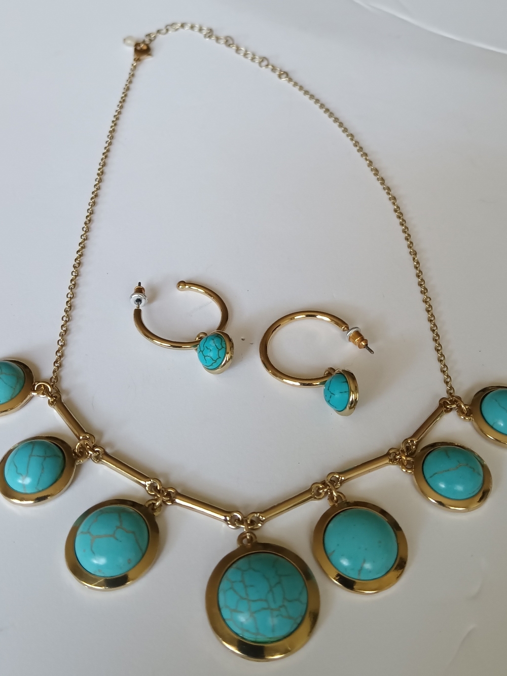 AVON RECONSTITUTED TURQUOISE NECKLACE AND EARRING SET